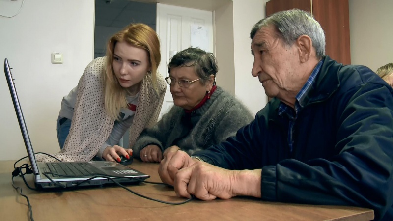В Оренбуржье завершилось обучение пенсионеров работе на компьютере